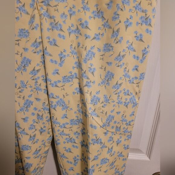Ms. Lee yellow and blue floral capris - Picture 3 of 6